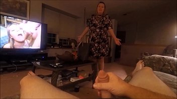 Masa face sex cu fiul ei pe ascuns se uita la film porno si face laba