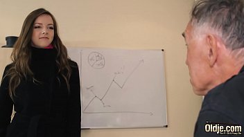 Eleva curva face sex tare cu un profesor dotat