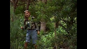 Pustoaica virgina prinsa si violata in padure